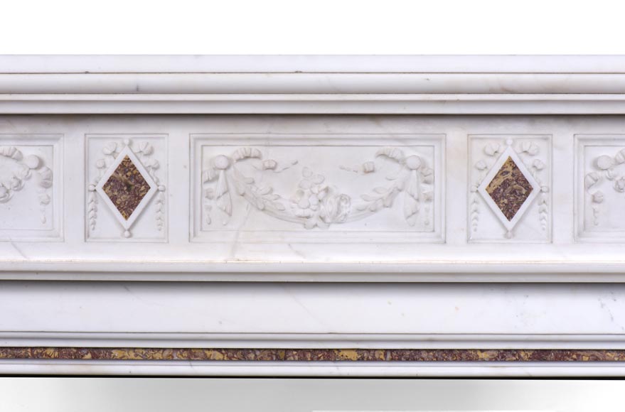 Very beautiful Victorian style antique fireplace in Carrara Statuary marble and Violet Brocatelle marble, from late 19th century, with flutings, garlands and diamonds. Very beautiful Victorian style antique fireplace in Carrara Statuary marble and Violet Brocatelle marble, from late 19th century, with flutings, garlands and diamonds.-1