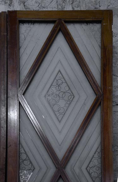 Beautiful antique large Art Deco style double door in wood and engraved glass with decor of diamonds Beautiful antique large Art Deco style double door in wood and engraved glass with decor of diamonds-2