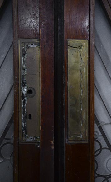 Beautiful antique large Art Deco style double door in wood and engraved glass with decor of diamonds Beautiful antique large Art Deco style double door in wood and engraved glass with decor of diamonds-4
