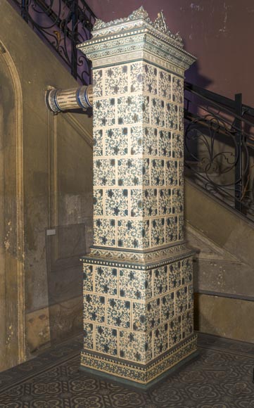 Important antique wood-burner made out of white and blue earthenware Important antique wood-burner made out of white and blue earthenware-0