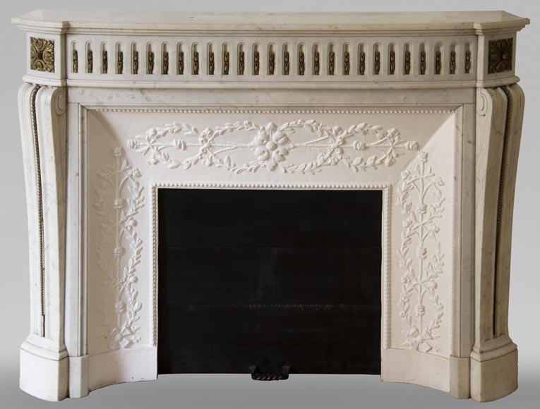 Antique Louis XVI style fireplace mantel in Carrara marble with bronze ornaments Antique Louis XVI style fireplace mantel in Carrara marble with bronze ornaments-0