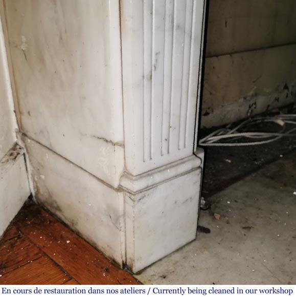 Antique Louis XVI style fireplace with rosette in Arabescato marble Antique Louis XVI style fireplace with rosette in Arabescato marble-4