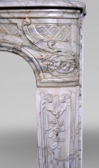 Louis XV period fireplace in Calacatta marble with finely carved entablature, 18th century Louis XV period fireplace in Calacatta marble with finely carved entablature, 18th century-8
