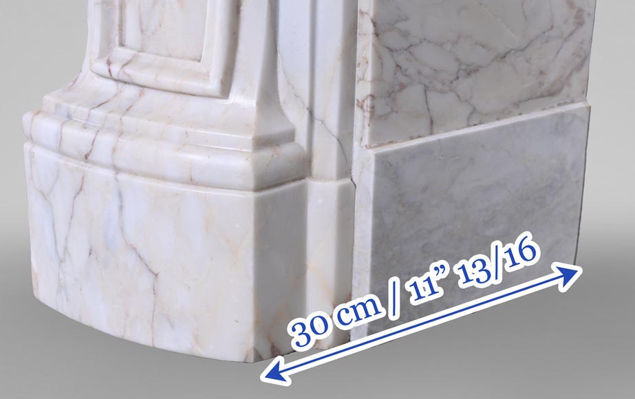 Louis XV period fireplace in Calacatta marble with finely carved entablature, 18th century Louis XV period fireplace in Calacatta marble with finely carved entablature, 18th century-10