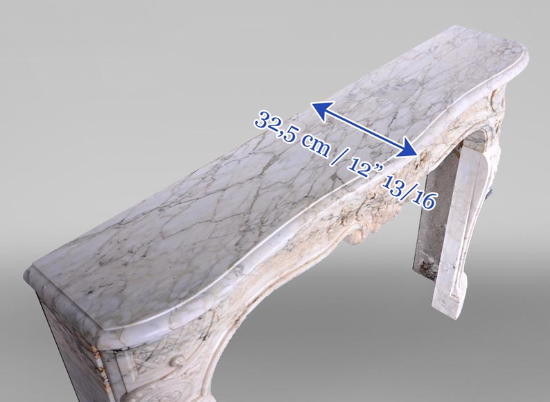 Louis XV period fireplace in Calacatta marble with finely carved entablature, 18th century Louis XV period fireplace in Calacatta marble with finely carved entablature, 18th century-11