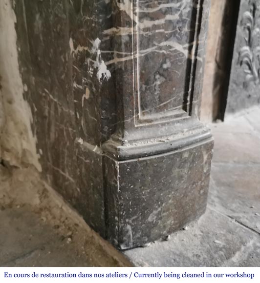 Important Louis XV period fireplace in Rouge du Nord marble Important Louis XV period fireplace in Rouge du Nord marble-4