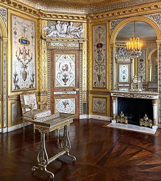 Louis XVI style statuary Carrara marble mantel with detached quiver shaped columns Louis XVI style statuary Carrara marble mantel with detached quiver shaped columns-2