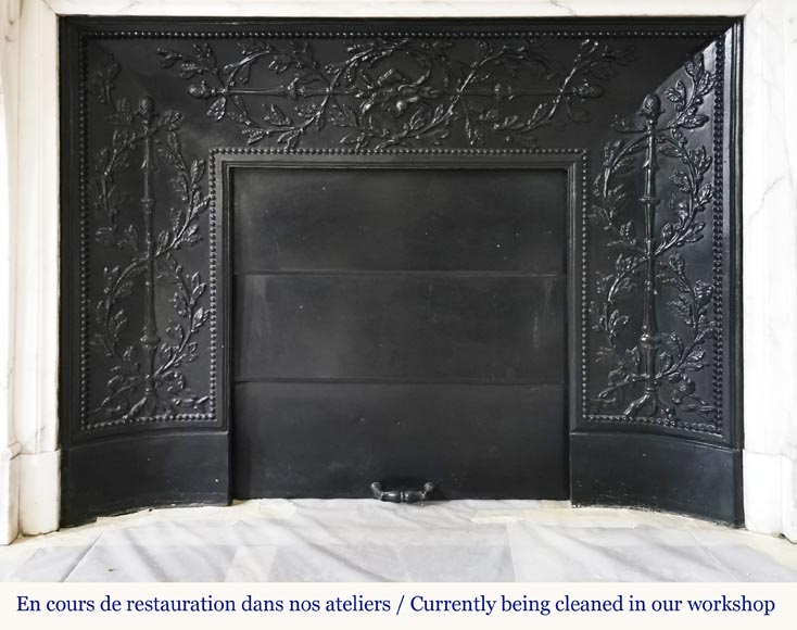 Louis XVI style fireplace in Arabescato marble with acanthus decoration Louis XVI style fireplace in Arabescato marble with acanthus decoration-8