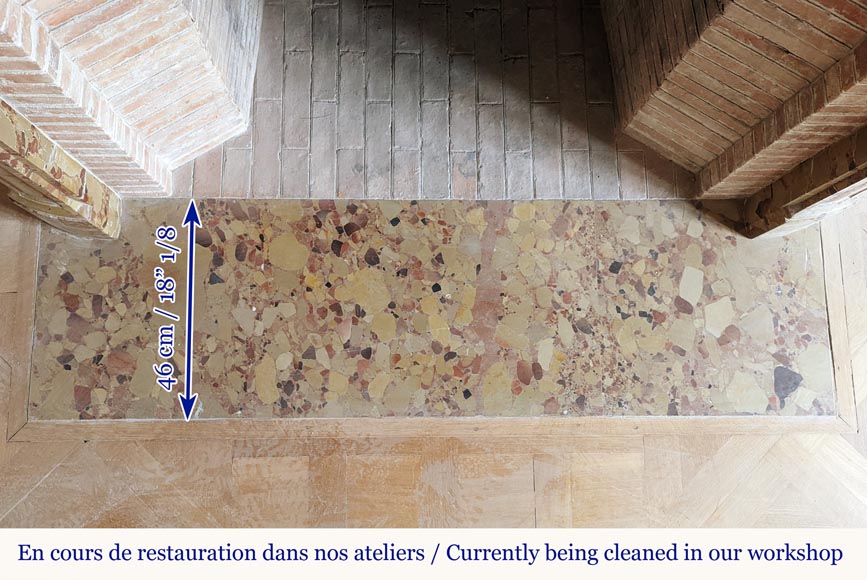 Louis XV period mantel in Alep Breccia with a winged shell Louis XV period mantel in Alep Breccia with a winged shell-11