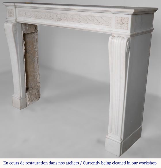 Louis XVI style Carrara marble mantel with a Greek frieze Louis XVI style Carrara marble mantel with a Greek frieze-7