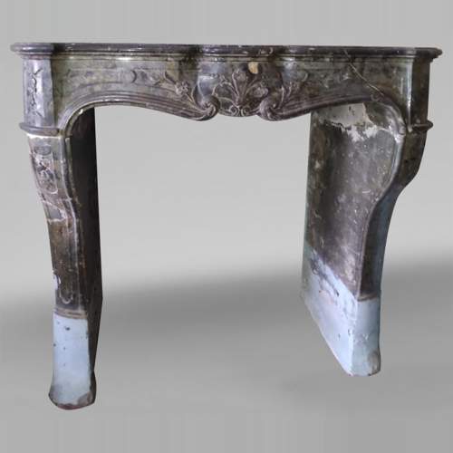 Bourgogne mantel in French grey marble from the 18th century