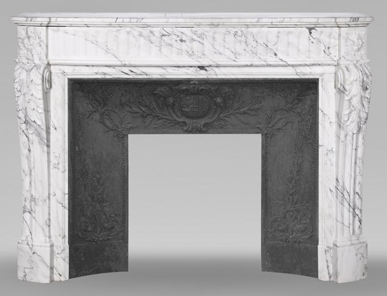 Louis XVI style curved fireplace in Arabescato marble, with rudenture and acanthus leaf Louis XVI style curved fireplace in Arabescato marble, with rudenture and acanthus leaf-0