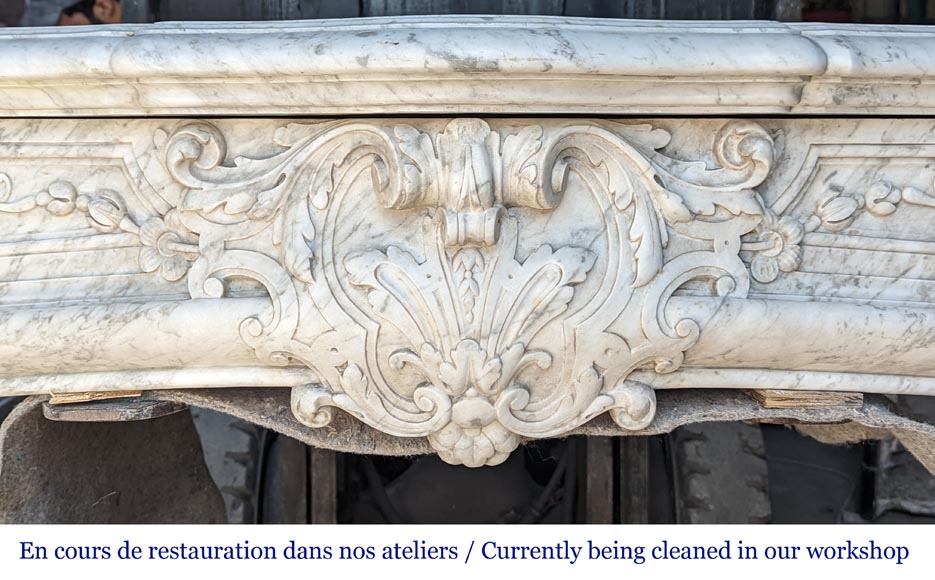 Exceptional Napoleon III period mantel in veined Carrara marble, adorned with a rich décor of palmettes and arabesques. Exceptional Napoleon III period mantel in veined Carrara marble, adorned with a rich décor of palmettes and arabesques.-1