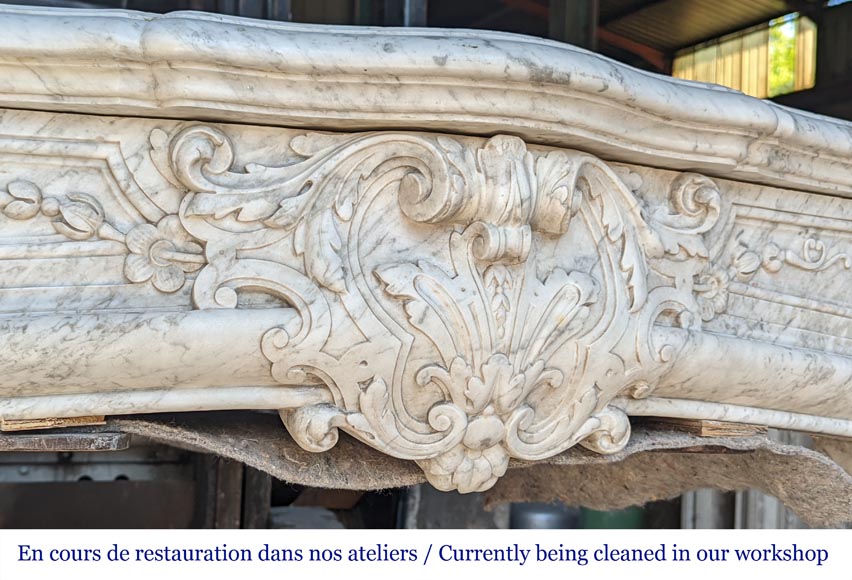 Exceptional Napoleon III period mantel in veined Carrara marble, adorned with a rich décor of palmettes and arabesques. Exceptional Napoleon III period mantel in veined Carrara marble, adorned with a rich décor of palmettes and arabesques.-2