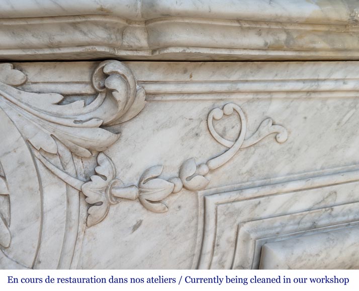 Exceptional Napoleon III period mantel in veined Carrara marble, adorned with a rich décor of palmettes and arabesques. Exceptional Napoleon III period mantel in veined Carrara marble, adorned with a rich décor of palmettes and arabesques.-8