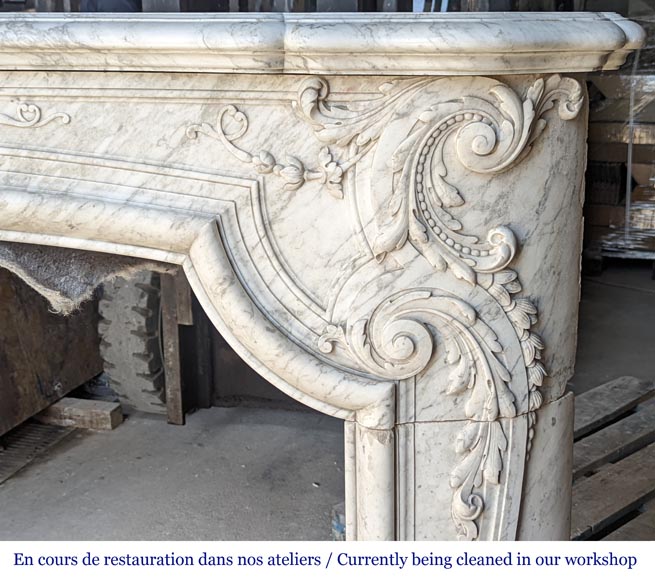 Exceptional Napoleon III period mantel in veined Carrara marble, adorned with a rich décor of palmettes and arabesques. Exceptional Napoleon III period mantel in veined Carrara marble, adorned with a rich décor of palmettes and arabesques.-13