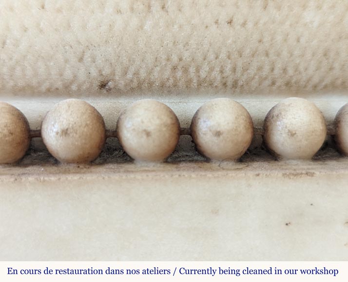 Louis XVI periode mantel in statuary marble adorned with a string of pearls Louis XVI periode mantel in statuary marble adorned with a string of pearls-3