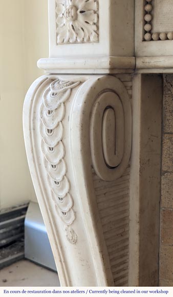 Louis XVI periode mantel in statuary marble adorned with a string of pearls Louis XVI periode mantel in statuary marble adorned with a string of pearls-6