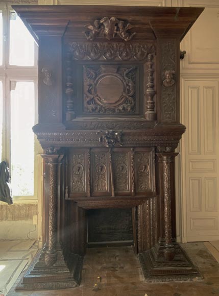 Important Neo-Renaissance syle mantel carved in walnut wood and oak Important Neo-Renaissance syle mantel carved in walnut wood and oak-1