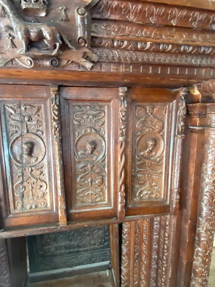 Important Neo-Renaissance syle mantel carved in walnut wood and oak Important Neo-Renaissance syle mantel carved in walnut wood and oak-4