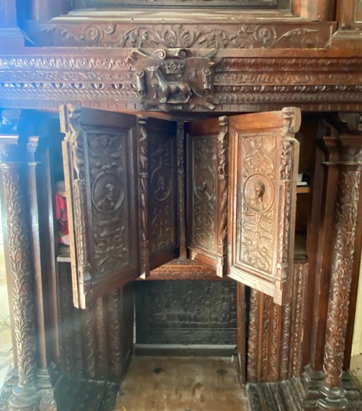 Important Neo-Renaissance syle mantel carved in walnut wood and oak Important Neo-Renaissance syle mantel carved in walnut wood and oak-5