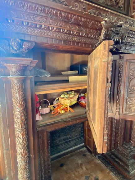 Important Neo-Renaissance syle mantel carved in walnut wood and oak Important Neo-Renaissance syle mantel carved in walnut wood and oak-6