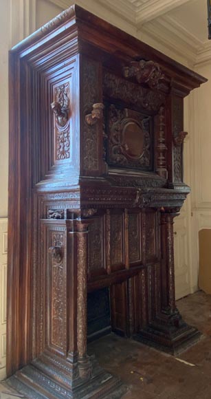 Important Neo-Renaissance syle mantel carved in walnut wood and oak Important Neo-Renaissance syle mantel carved in walnut wood and oak-8