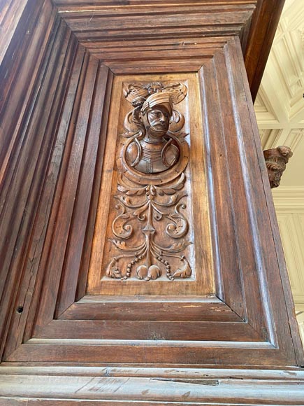 Important Neo-Renaissance syle mantel carved in walnut wood and oak Important Neo-Renaissance syle mantel carved in walnut wood and oak-9