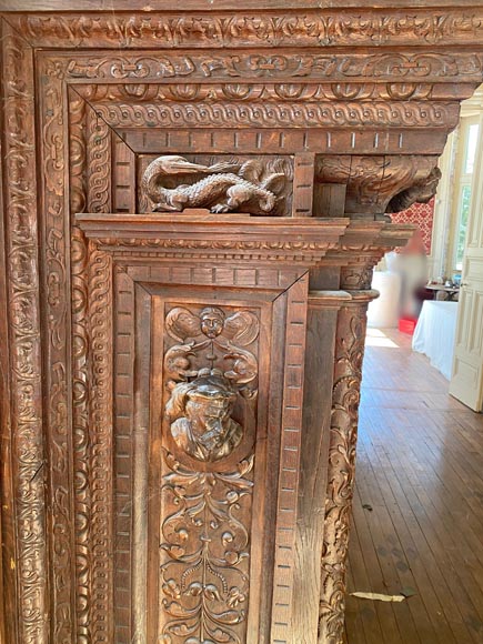 Important Neo-Renaissance syle mantel carved in walnut wood and oak Important Neo-Renaissance syle mantel carved in walnut wood and oak-10