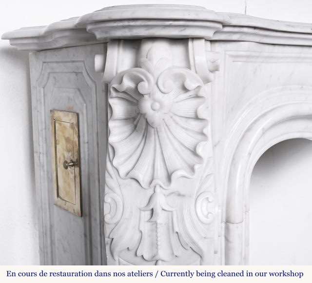 A highly sculpted Louis XV style fireplace in Carrara marble, decorated with a shell motif. A highly sculpted Louis XV style fireplace in Carrara marble, decorated with a shell motif.-7