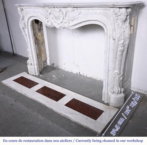 A highly sculpted Louis XV style fireplace in Carrara marble, decorated with a shell motif. A highly sculpted Louis XV style fireplace in Carrara marble, decorated with a shell motif.-10