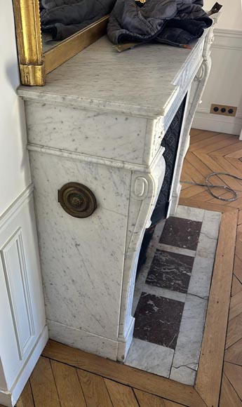 Louis XVI style mantel in Carrara marble adorned with a sunflower Louis XVI style mantel in Carrara marble adorned with a sunflower-2