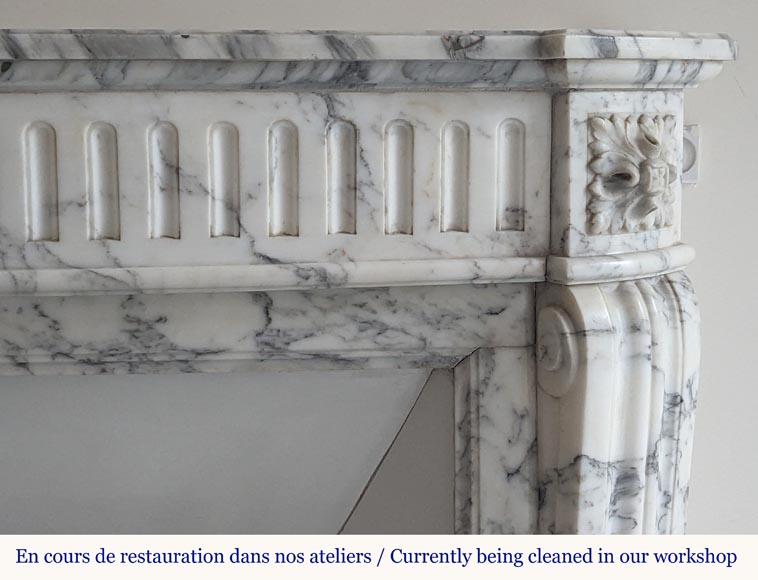 Louis XVI style curved mantel with curved flutes in Arabescato marble Louis XVI style curved mantel with curved flutes in Arabescato marble-6