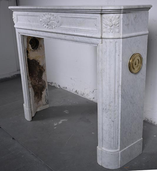 Louis XVI style Carrara marble mantel with rounded corners Louis XVI style Carrara marble mantel with rounded corners-6