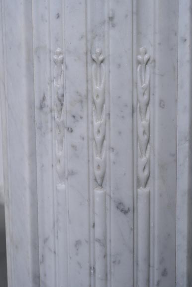 Louis XVI style Carrara marble mantel with rounded corners Louis XVI style Carrara marble mantel with rounded corners-8