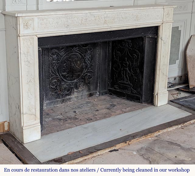 Large Louis XVI period statuary marble mantel with foliage décor  Large Louis XVI period statuary marble mantel with foliage décor -4