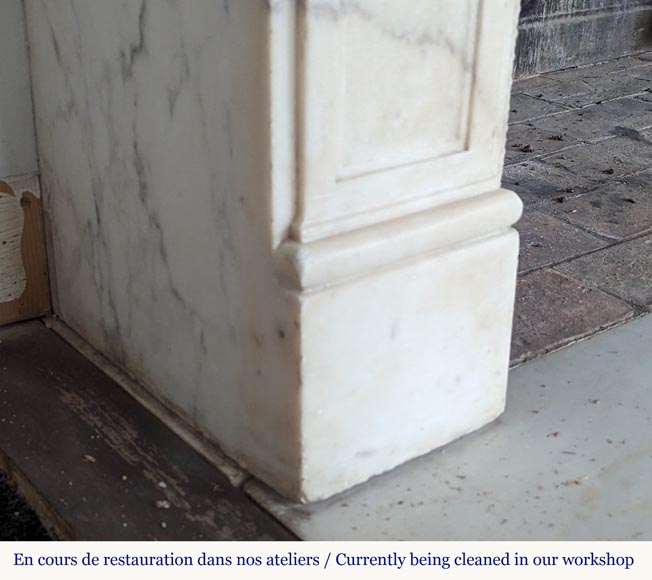 Large Louis XVI period statuary marble mantel with foliage décor  Large Louis XVI period statuary marble mantel with foliage décor -8