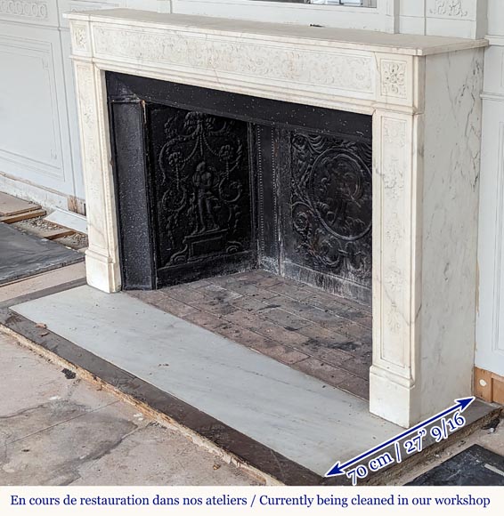 Large Louis XVI period statuary marble mantel with foliage décor  Large Louis XVI period statuary marble mantel with foliage décor -9