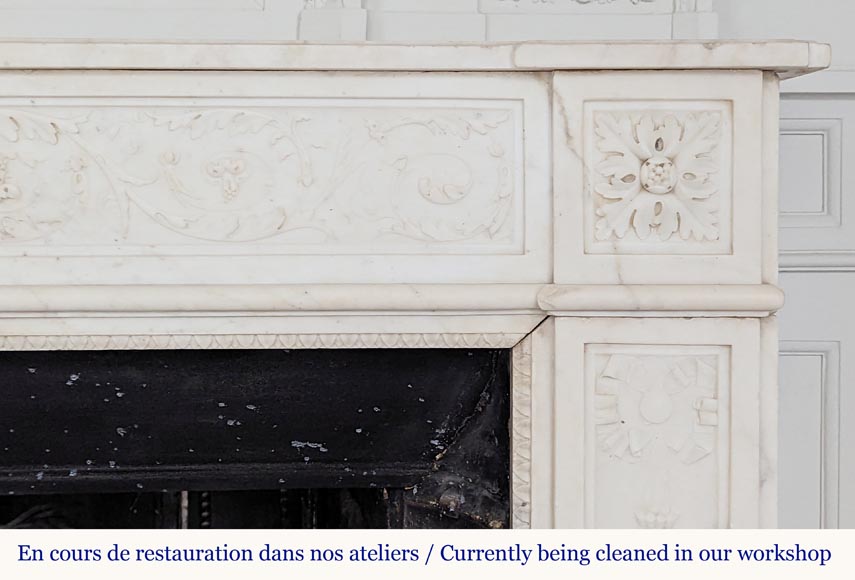 Large Louis XVI period statuary marble mantel with foliage décor  Large Louis XVI period statuary marble mantel with foliage décor -10