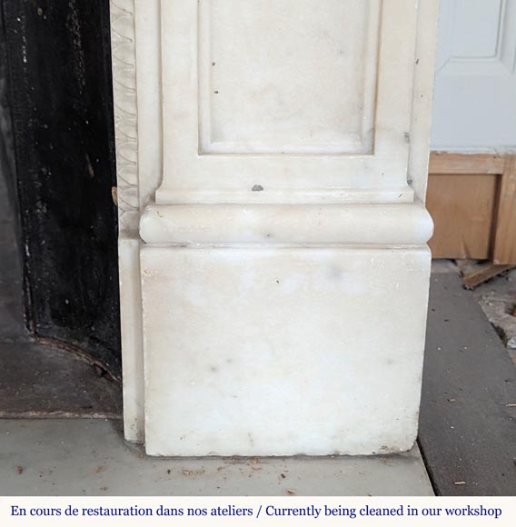 Large Louis XVI period statuary marble mantel with foliage décor  Large Louis XVI period statuary marble mantel with foliage décor -12