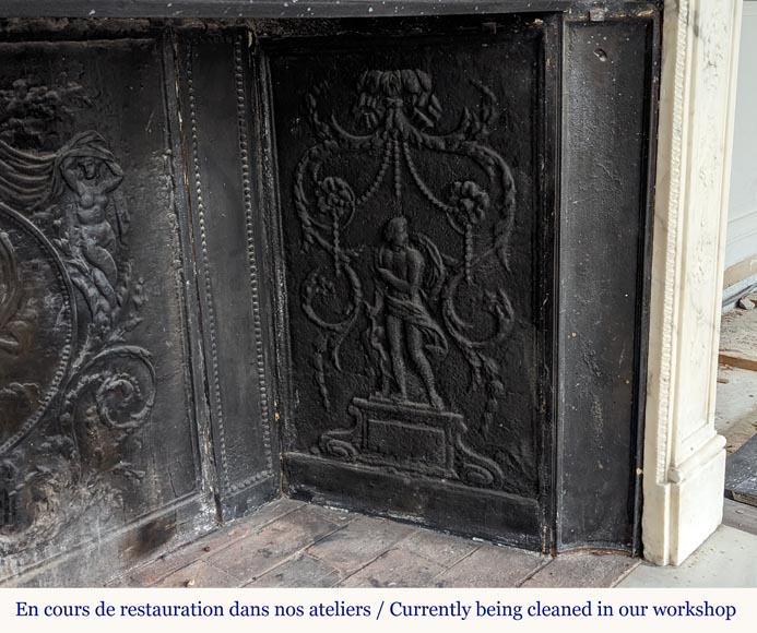 Large Louis XVI period statuary marble mantel with foliage décor  Large Louis XVI period statuary marble mantel with foliage décor -15