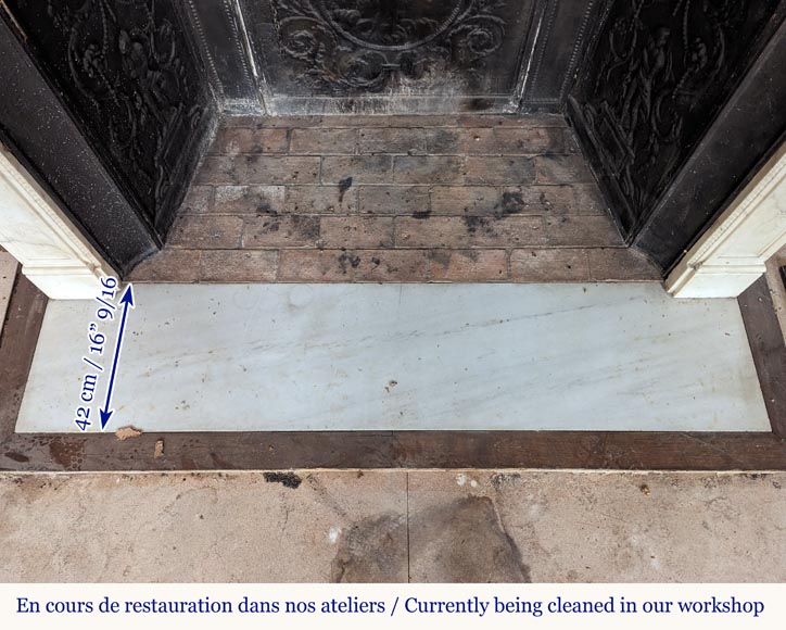 Large Louis XVI period statuary marble mantel with foliage décor  Large Louis XVI period statuary marble mantel with foliage décor -16