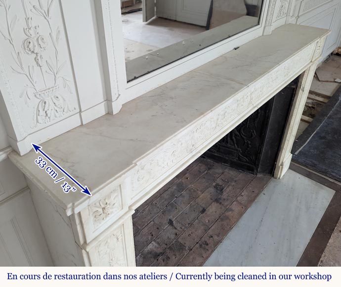 Large Louis XVI period statuary marble mantel with foliage décor  Large Louis XVI period statuary marble mantel with foliage décor -17