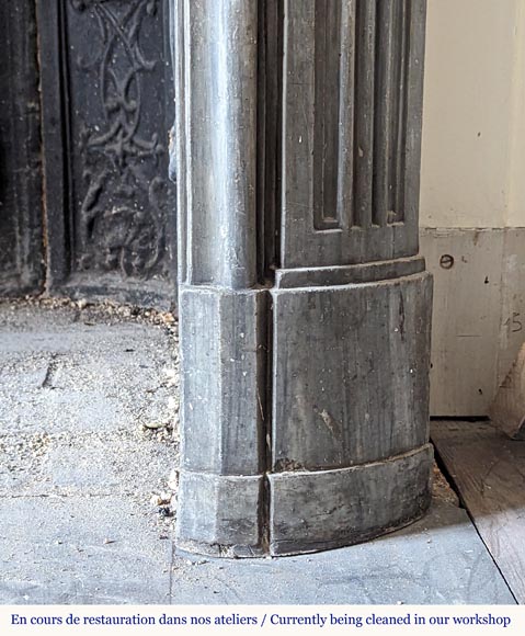 Louis XV period Turquin marble mantel with beautiful shell Louis XV period Turquin marble mantel with beautiful shell-8