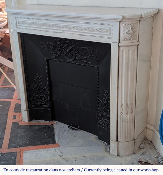 Louis XVI style Carrara marble mantel with rounded corners and pearl décor Louis XVI style Carrara marble mantel with rounded corners and pearl décor-5