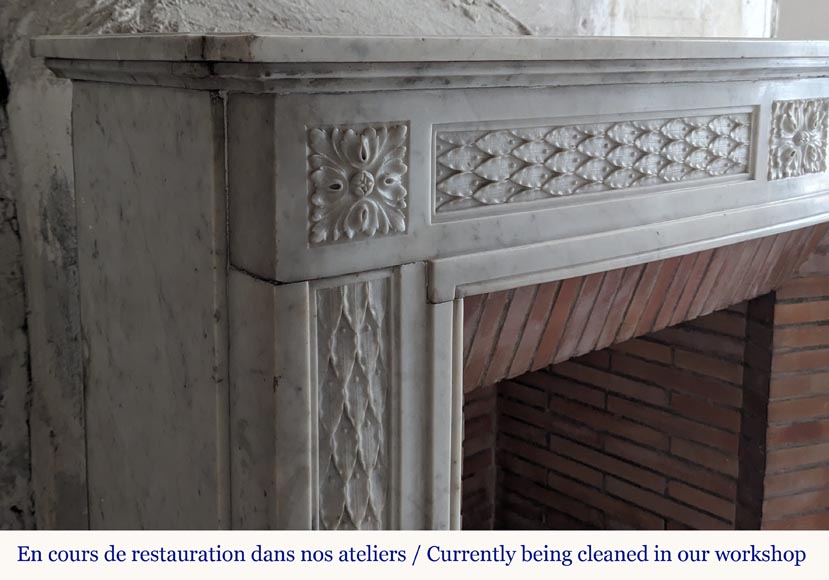 Louis XVI style mantel in Carrara marble decorated with a holly frieze Louis XVI style mantel in Carrara marble decorated with a holly frieze-5