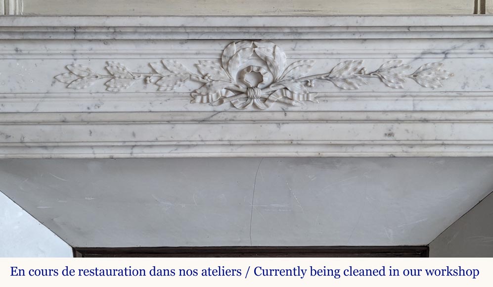 Round Louis XVI style mantel in Carrara marble adorned with a laurel wreath Round Louis XVI style mantel in Carrara marble adorned with a laurel wreath-1