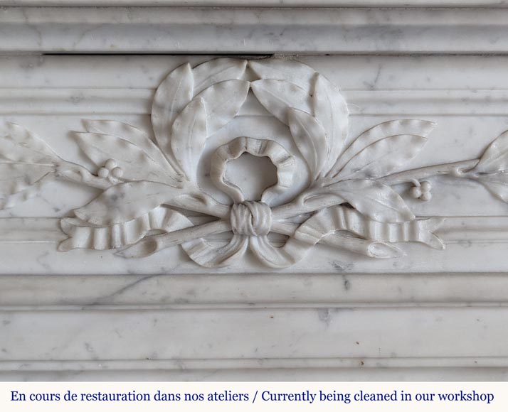 Round Louis XVI style mantel in Carrara marble adorned with a laurel wreath Round Louis XVI style mantel in Carrara marble adorned with a laurel wreath-2