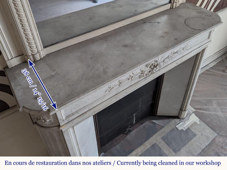 Round Louis XVI style mantel in Carrara marble adorned with a laurel wreath Round Louis XVI style mantel in Carrara marble adorned with a laurel wreath-14