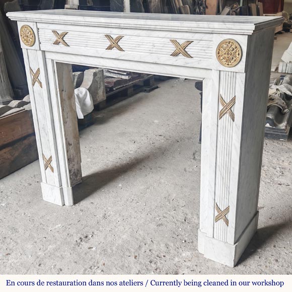 Louis XVI style fireplace in Carrara marble and bronze Louis XVI style fireplace in Carrara marble and bronze-5